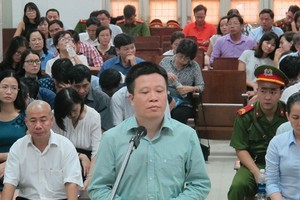 Bị cáo Hà Văn Thắm tại tòa