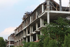 Các ngân hàng ngày càng thận trọng hơn trong việc cho vay đầu tư dự án bất động sản