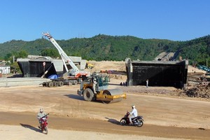 Dự án cao tốc Đà Nẵng - Quảng Ngãi là công trình sử dụng vốn vay WB dự kiến thông xe toàn tuyến vào năm 2018