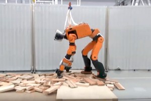 Robot cứu trợ thiên tai của Honda