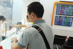 Cổ phiếu ngân hàng đầu năm sôi động, cuối năm “chờ đợi“