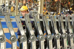 Khi doanh nghiệp lớn tận hưởng quyền lực thị trường do điều kiện kinh doanh đem lại thì phần thua thiệt sẽ rơi vào nhóm doanh nghiệp nhỏ, vừa.