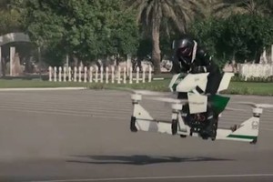 Cảnh sát Dubai thử nghiệm xe mô tô bay Scorpion: Bay được 25 phút, 65km/h