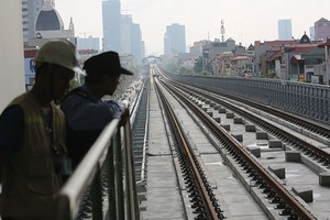 Trong bối cảnh đầu tư công còn dàn trải, thất thoát, kém hiệu quả, việc kiểm soát chặt nợ công là cần thiết