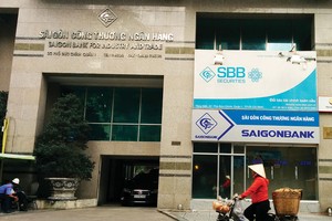 Khó khăn vẫn chồng chất với các ngân hàng nhỏ 