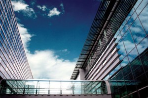 Kính cường lực ngày nay được sử dụng rất phổ biến