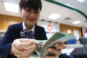 Ngân hàng không ngóng nới room tín dụng