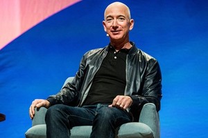 Jeff Bezos trở thành người giàu nhất thế giới từ tháng trước. Ảnh: AP
