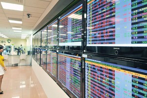 Dòng tiền vững, VN-Index sẽ còn tăng