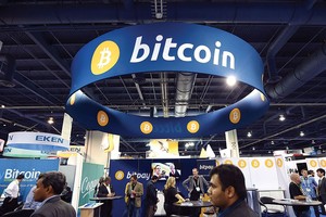 Bitcoin sẽ lên đến triệu USD hay trở về vô giá trị?