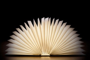 Lumio, chiếc đèn bàn gập lại như cuốn sách