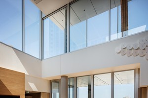 Trụ sở chính Sogeprom tỏa sáng theo cách của mình