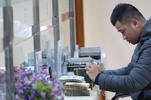 Lãi suất tăng hút tiền nhàn rỗi quay trở lại ngân hàng