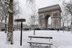 Thủ đô Paris biến thành thiên đường tuyết trắng