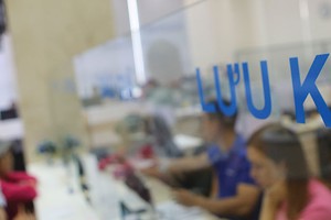 Cập rập lưu ký chứng khoán, ai gánh thiệt hại cho nhà đầu tư?