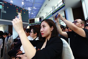 Cổ phiếu cơ sở cho chứng quyền phải nằm trong rổ chỉ số VN30 hoặc HNX30 và đáp ứng nhiều điều kiện khác