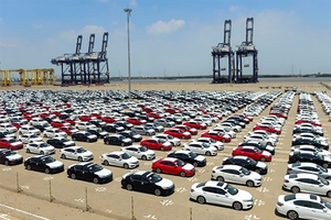 Lô xe của Honda tại cảng Hiệp Phước đã sẵn sàng đến tay người tiêu dùng. Trong số 1.054 chiếc này, có 577 chiếc CR-V, 320 chiếc Civic, 112 chiếc Jazz và 45 chiếc Accord