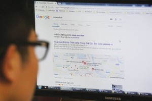 Người tiêu dùng có thể dễ dàng tìm kiếm các sản phẩm nội thất trên mạng. Ảnh: Dũng Minh