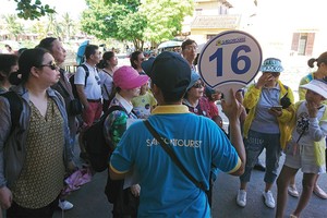 Vào mùa kinh doanh, cổ phiếu du lịch chưa thể “hút khách“