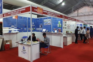 Sự xuất hiện của nhiều gian hàng ngoại là lời cảnh báo cho các doanh nghiệp nội thất Việt