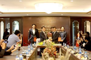 Lãnh đạo Tập đoàn Tân Hoàng Minh và Coteccons tại buổi lễ ký kết hợp đồng nguyên tắc tổng thầu thiết kế và thi công Dự án Nam Đại Cồ Việt