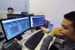 Áp lực môi giới thời chứng khoán lên đỉnh