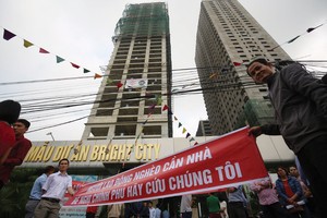 Nhiều người dân thu nhập thấp khóc ròng vì nhỡ mua nhà tại Dự án nhà ở xã hội AZ Bright City