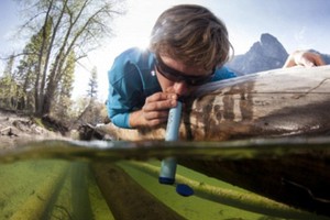 Với thiết bị này bạn có thể uống nước sạch ở bất cứ đâu