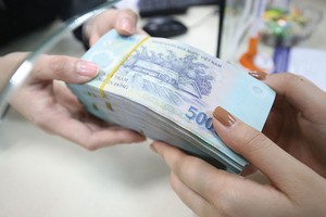 Trả cổ tức cho cổ đông bớt “tức”