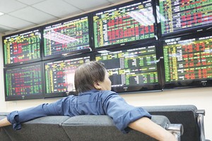 CEO chứng khoán: Áp lực kiếm tiền