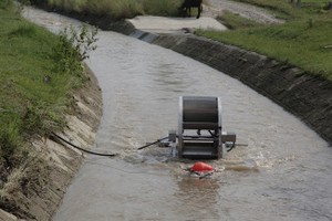 Chiếc bánh xe có thể bơm nước mà không cần dùng tới điện