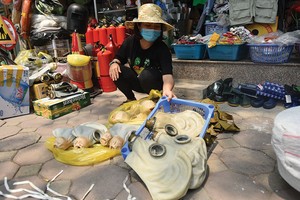 Mua thiết bị PCCC trôi nổi rất dễ “dính” phải hàng kém chất lượng. Ảnh: Dũng Minh