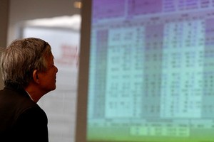 Việt Nam trở thành thị trường chứng khoán giảm mạnh nhất trong một tháng. Ảnh: Reuters