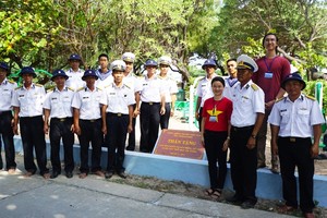 Kiều bào khắp thế giới vượt 1.000 hải lý thăm Trường Sa