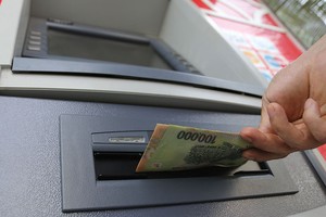 Khách hàng nên kiểm tra ATM trước khi giao dịch để kịp thời phát hiện dấu hiệu bất thường