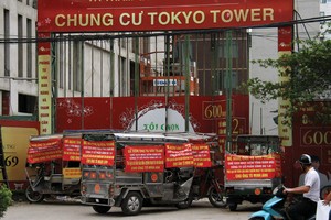 Khách mua nhà Dự án Tokyo Tower cũng đang gặp rắc rối khi muốn tìm hiểu chủ đầu tư thực sự của dự án này 