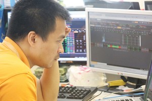 So với đỉnh, hiện có hơn 50 mã cổ phiếu giảm giá trên 50%, gần 100 mã giảm từ 30 - 50%... 