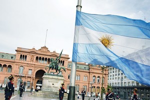 Argentina đã nâng lãi suất lên 40%/năm sau khi đồng Argentina peso mất giá hơn 20% so với USD