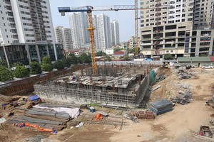 Dự án Chung cư Nhân Chính đang được triển khai trở lại sau 10 năm đắp chiếu. Ảnh: Dũng Minh