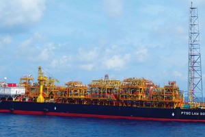 Theo PVS, hầu hết các dự án phát triển mỏ dầu khí biển trong và ngoài nước tiếp tục bị giãn, dừng triển khai dẫn đến khối lượng công việc giảm sút