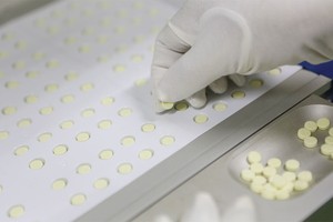 Nhóm doanh nghiệp sản xuất dược phẩm có biên lợi nhuận cao hơn so với các doanh nghiệp phân phối dược phẩm