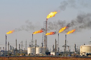 Giá dầu tăng, không quá kỳ vọng nguồn cung từ Mỹ