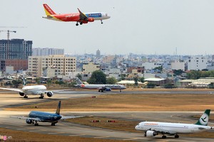 Lo ngại thảm họa khi đường băng Nội Bài, Tân Sơn Nhất nứt vỡ