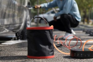 Máy rửa xe cầm tay tích hợp ác quy dự phòng, thuận tiền cho người sử dụng