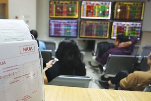 Tiền có chạy từ sàn cổ phiếu sang sàn phái sinh?