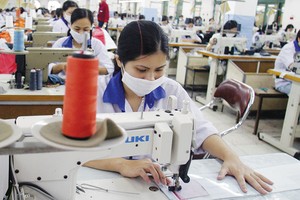 Xuất khẩu đóng góp không nhỏ vào tăng trưởng kinh tế, nhưng nền sản xuất của Việt Nam dựa nhiều vào nhập khẩu nguyên vật liệu và máy móc, thiết bị 