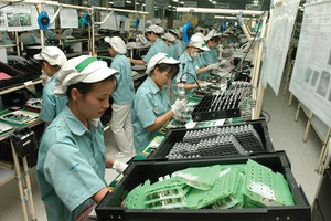 Chi phí nhân công rẻ là một trong những lợi thế của Việt Nam