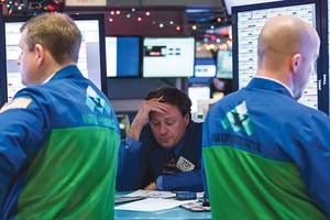 Tesla dự kiến rút niêm yết, thị trường dậy sóng