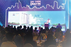 Khách hàng cần tìm hiểu kỹ càng hồ sơ pháp lý của dự án. Ảnh: Gia Phú 