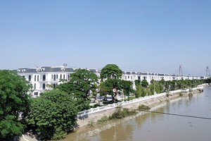 Dự án Vinhomes Imperia Hải Phòng của Vingroup một mặt giáp sông Thượng Lý, thông ra sông Cấm. 